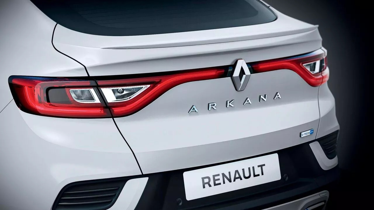 Valge Renault Arkana tagaosa 360 kaamera