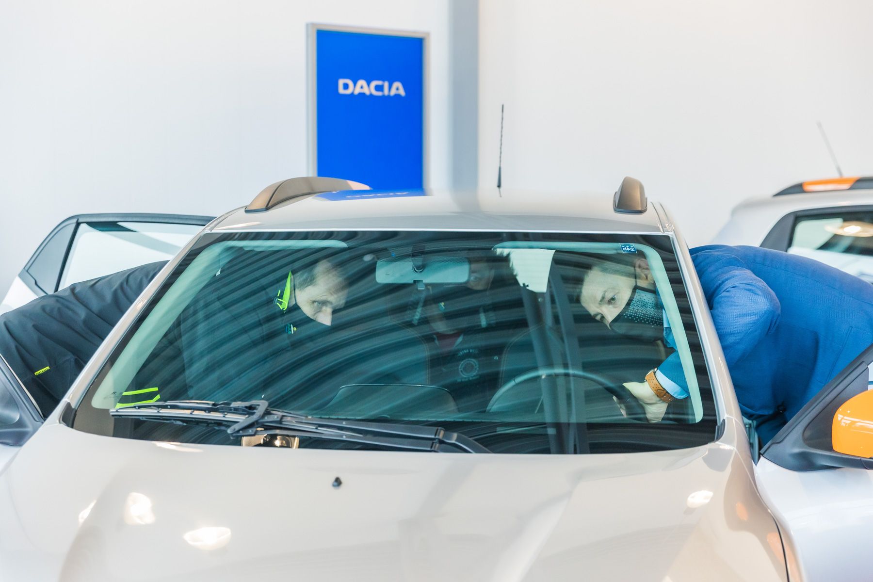 City Motors loovutas Võru Linnavalitusele 2 täiselektrilist Dacia Springi