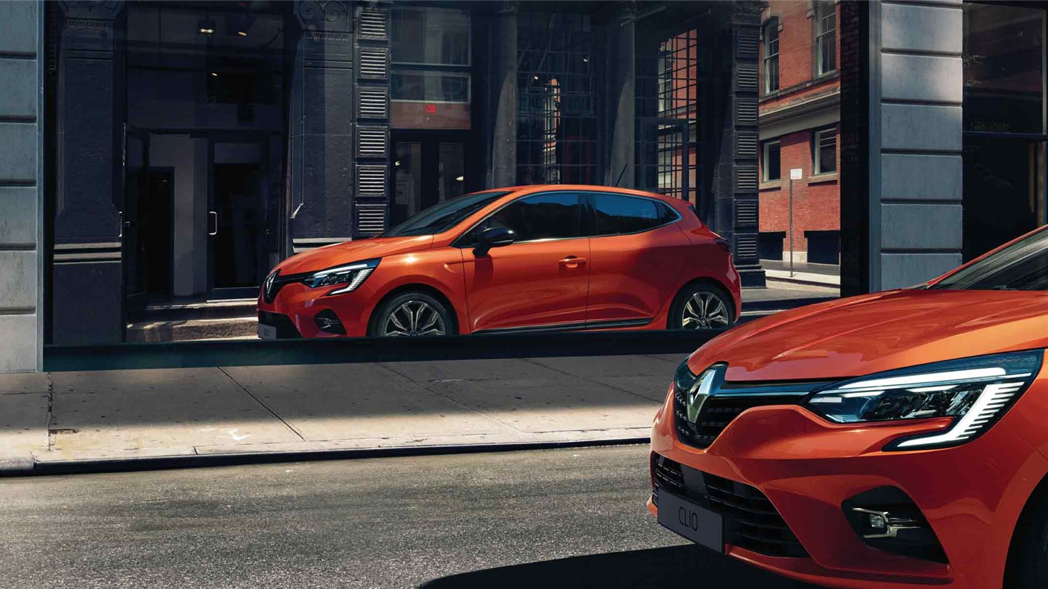Renault Clio oranž kere väliskujundus mootor