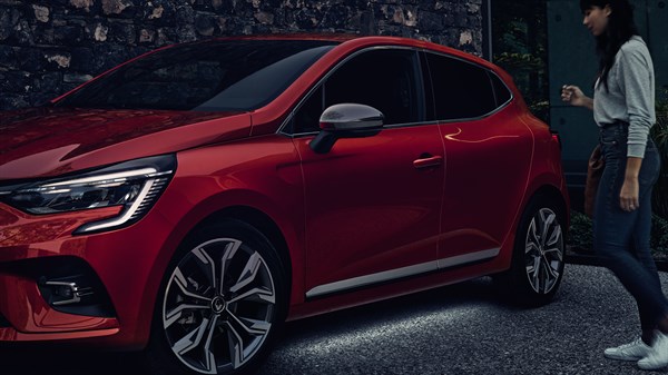 Punane Renault Clio kere väliskujundus