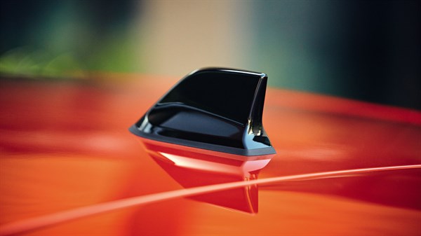 Renault Clio haiuimekujuline antenn oranž väliskujundus