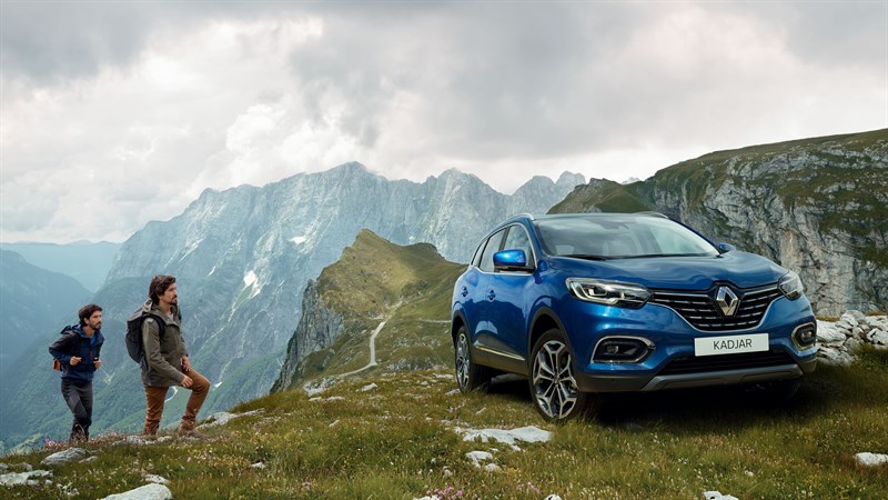 Sinine Renault Kadjar maastur esiosa nina
