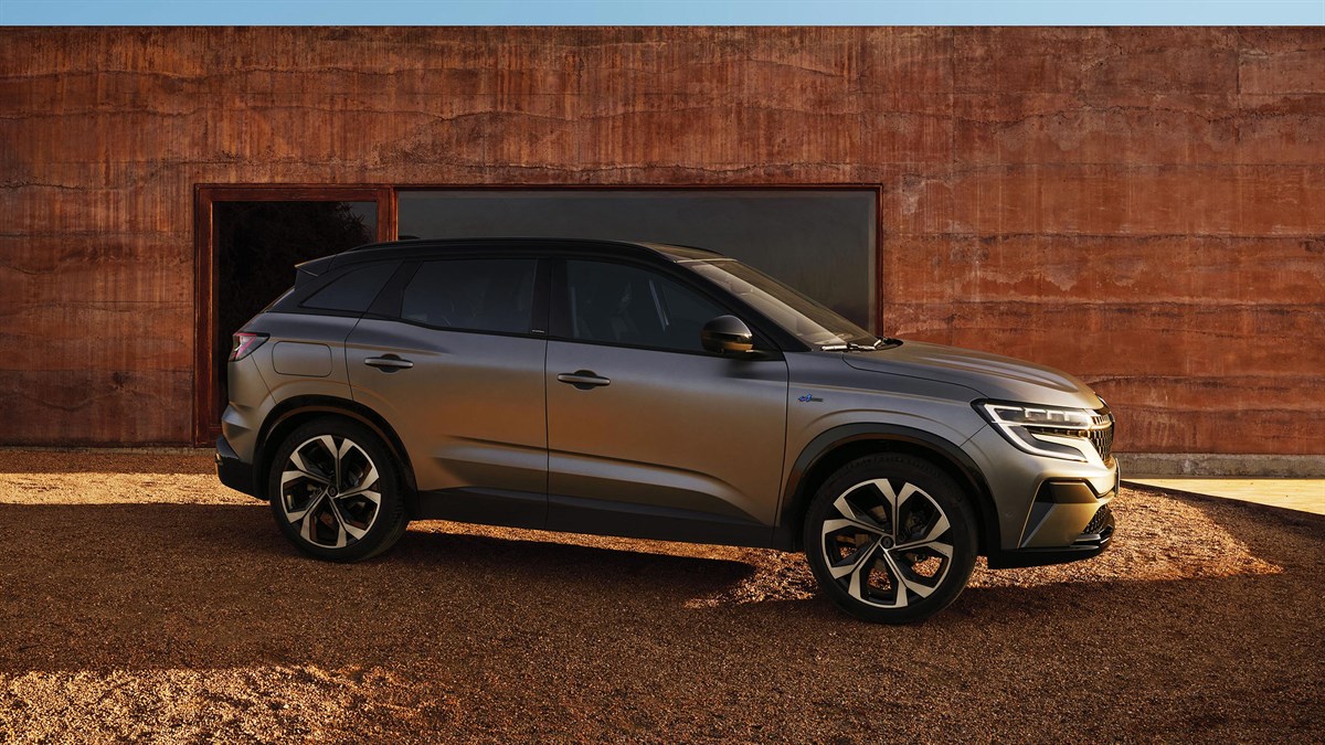 Uus Renault Austral maastur E-tech hübriid SUV hall hõbedane