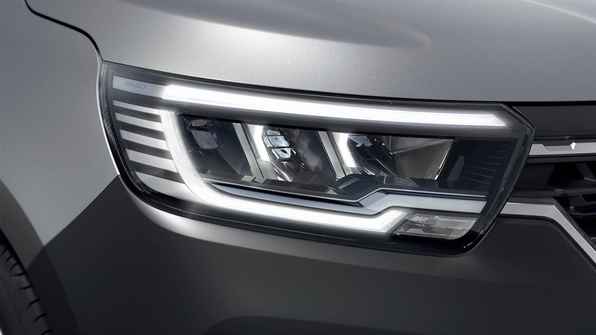 Tarbesõiduk Kangoo Van/Kaubik LED-esitulede joon järgib Renault' margiomast kujundust. 