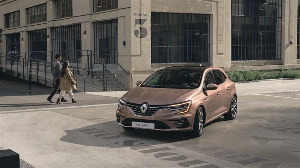Pruun Renault Megane täis LED tuled esiosa nina väliskujundus