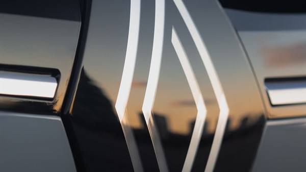 Uus Renault Megane E-TECH täiselektriline uus Renault logo sõiduulatus hind